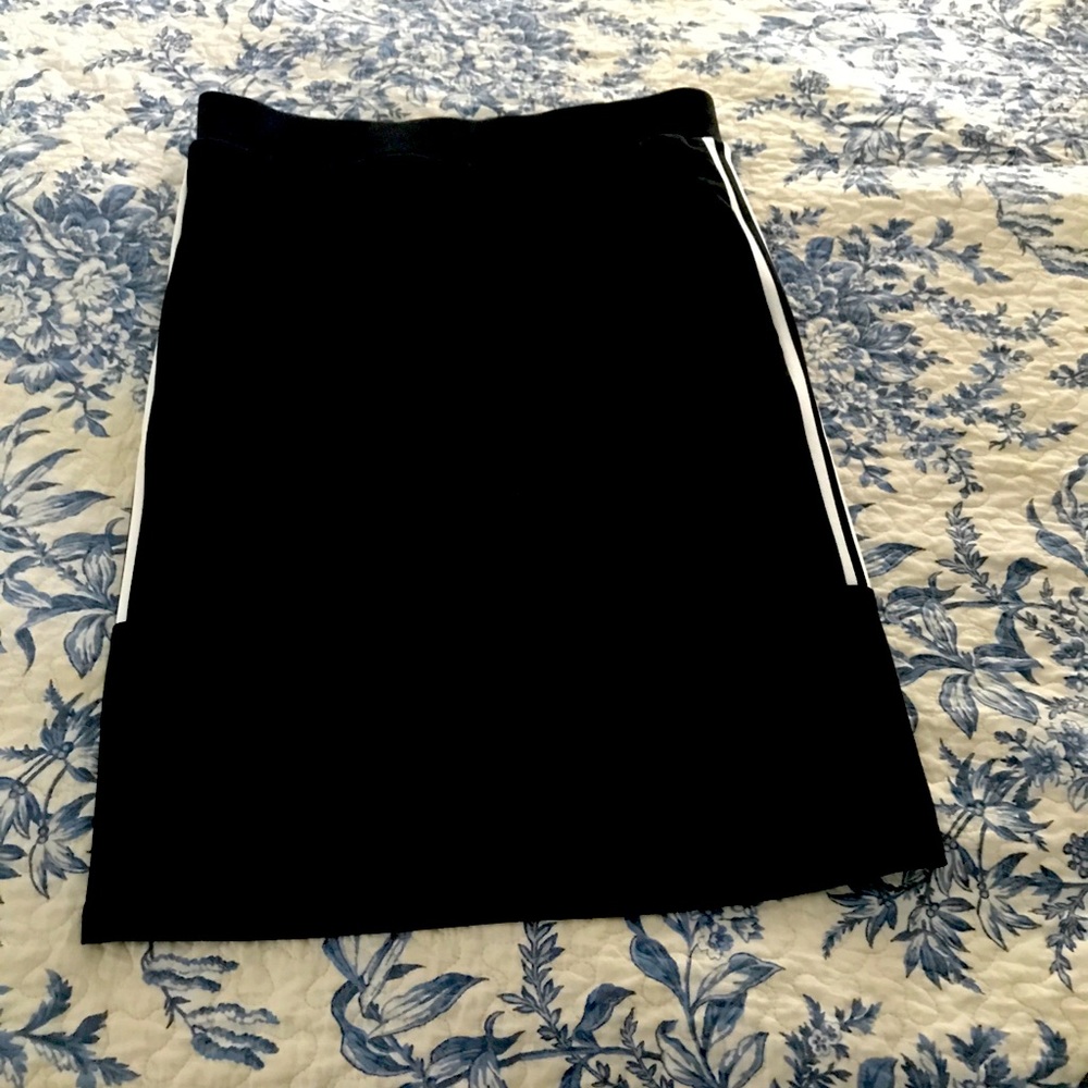New Adidas skirt worn one time excellent condition